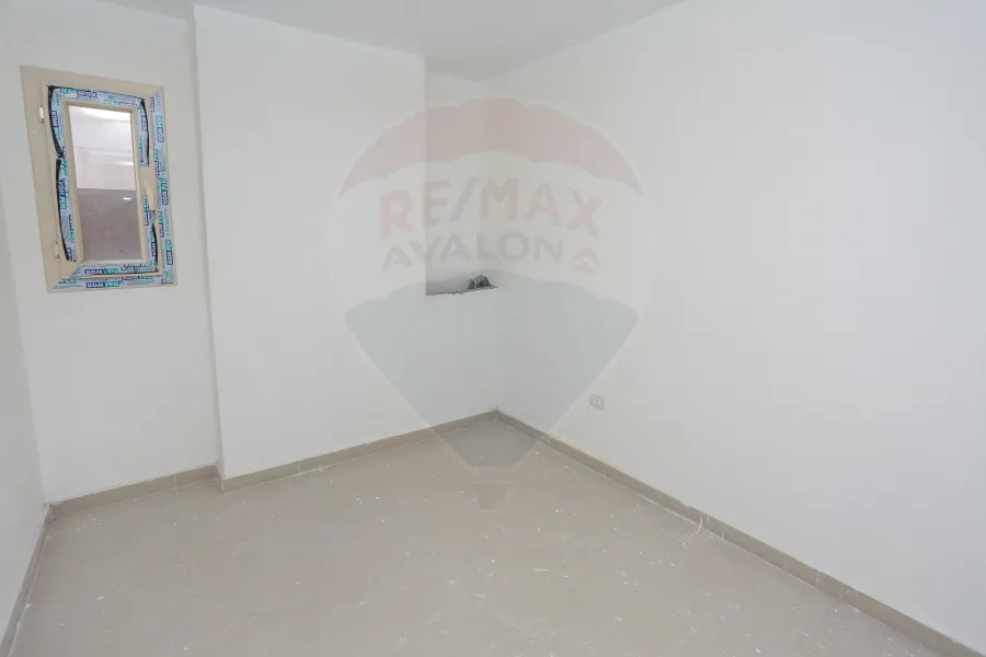 مقراداري للبيع 330 م  جناكليس (ش ابو قير)