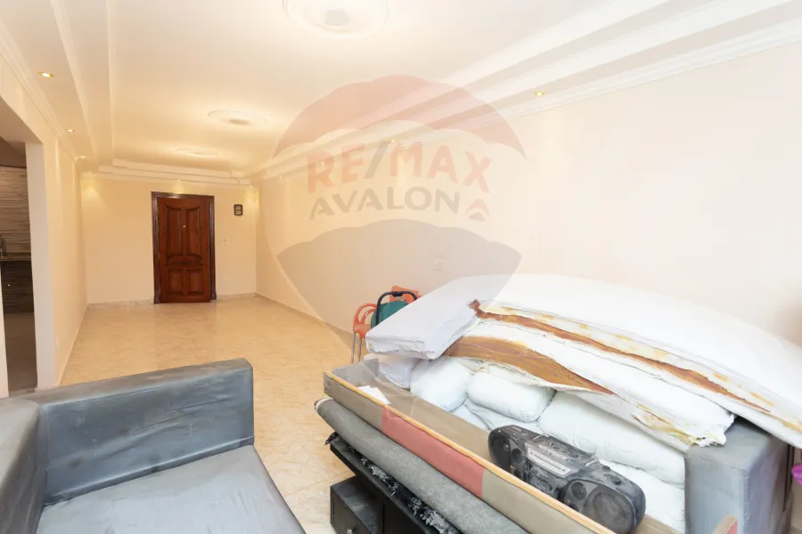 شقة للبيع 125 م سبورتنج (خطوات من البحر والترام)