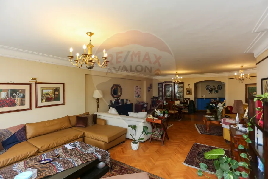 شقة للبيع 240 م سابا باشا (ش ابراهيم الحلبي)