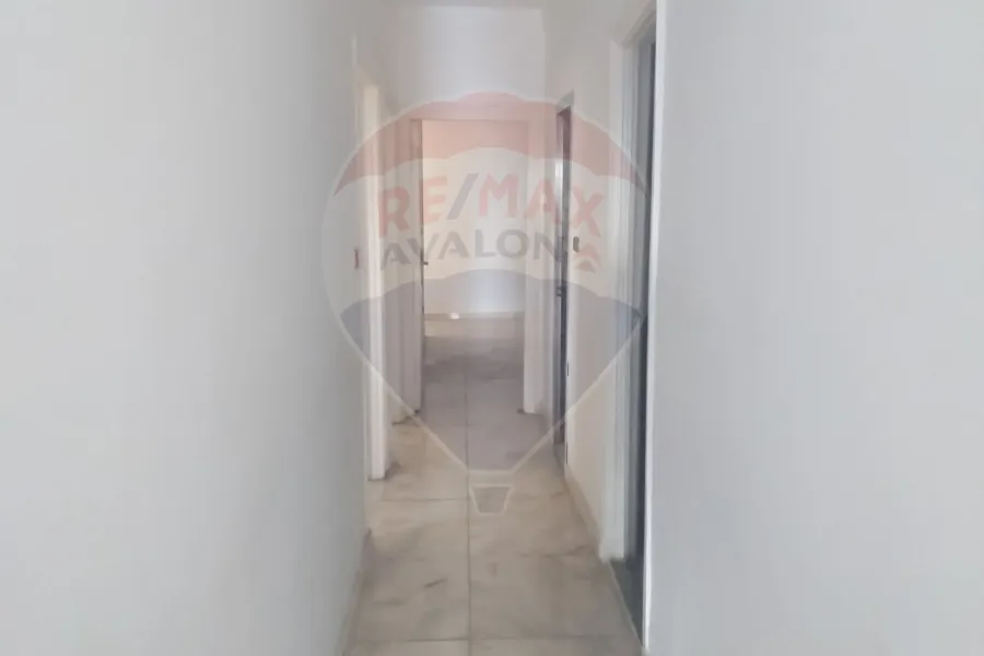 شقة للايجار 140م لوران (خطوات من البحر)