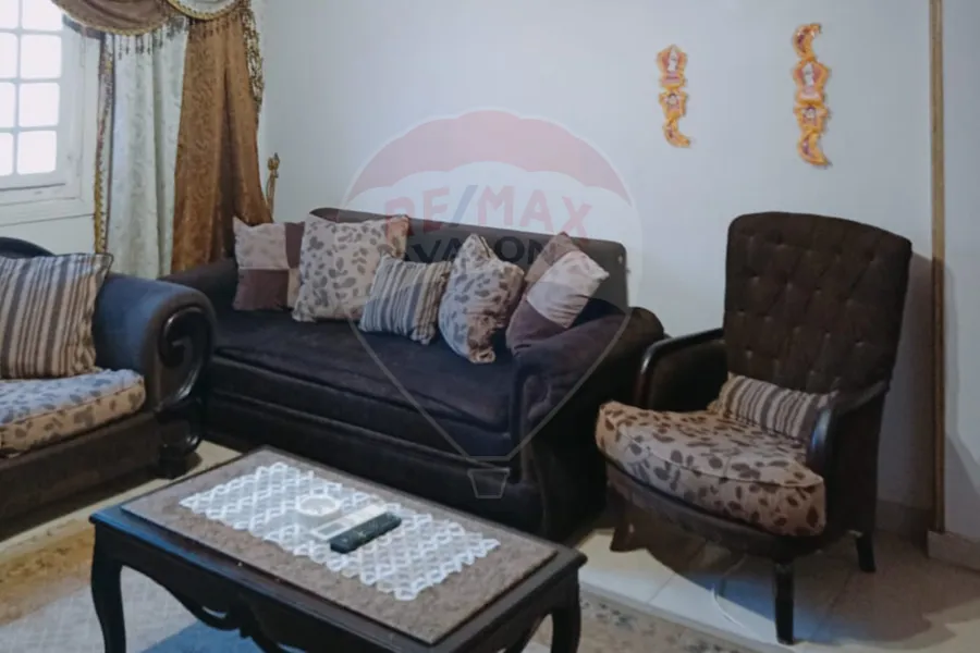 شقه للايجار135 م كامب شيزار (شارع المكتبات)