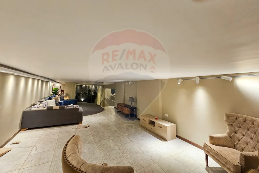 محل + صندرة للبيع 550 م  الإبراهيمية (على البحر مباشرة)