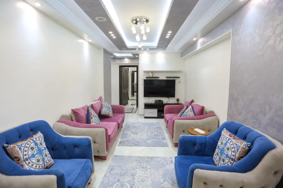 شقة للبيع 220م السرايا (3 نمرة من البحر)