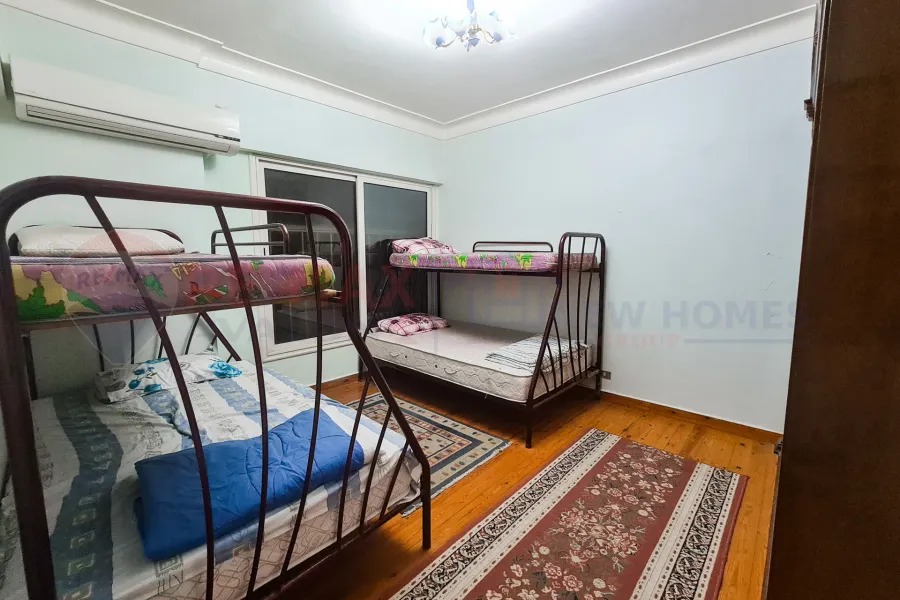 شقة للإيجار السنوى المفروش 150 م لوران (تالت نمرة من البحر)