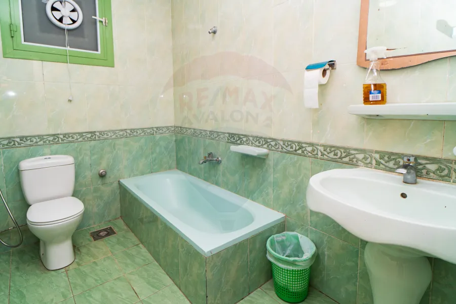 Administrative headquarters for sale 260 m Gleem (in front of the digestive system hospital)