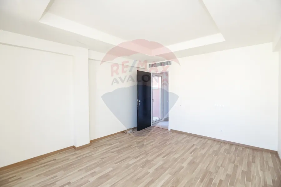 standalon Villa for Sale 418 m King Marriott (jiwar Compound)