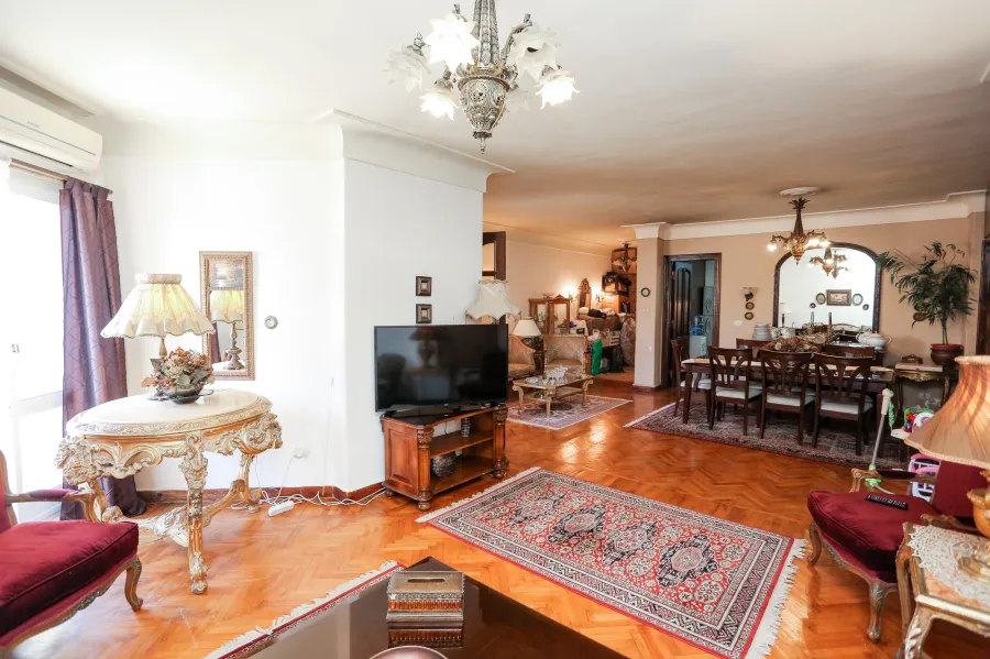 شقة للبيع 126 م ستانلي ( بجوار المتحف البحري )