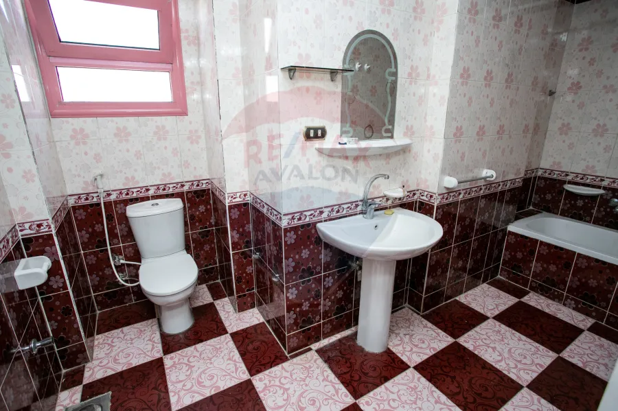 شقة للإيجار 200 م سموحة ( كوبرى 14 مايو- فيو مفتوح على نادى سموحة)