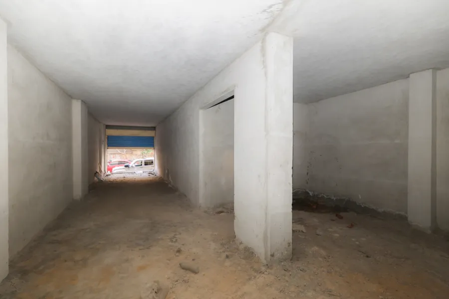 محل تجاري للبيع 83 م لوران ( ش عمر مختار )