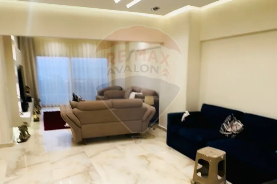 شقة للبيع 180 م جليم (علي البحر مباشرة)