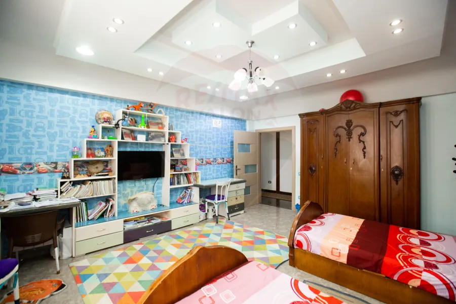 شقة للبيع 360 م + 360 م رووف ملكية خاصة سموحة (كومباوند حدائق اللوتس - ش الهيلتون )