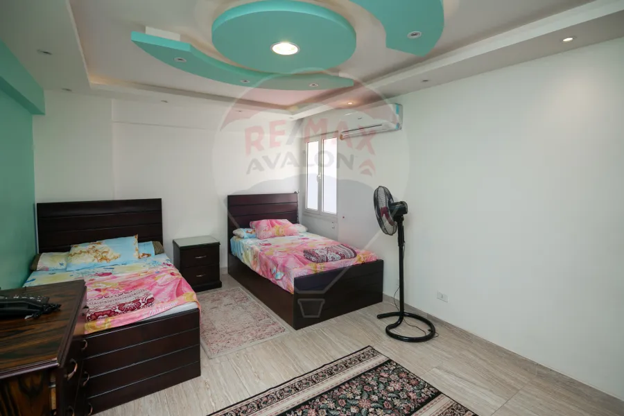 شقة للبيع 180 م  الشاطبي (خطوات من البحر)