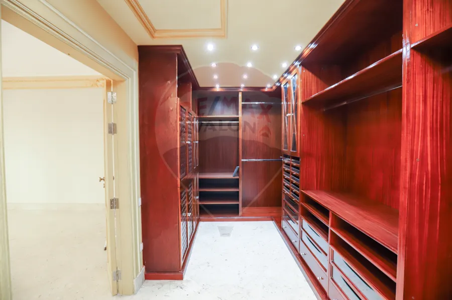 (شقة للبيع 550 م كفر عبده (  ميدان سان جينى _ عمارة اللوتس