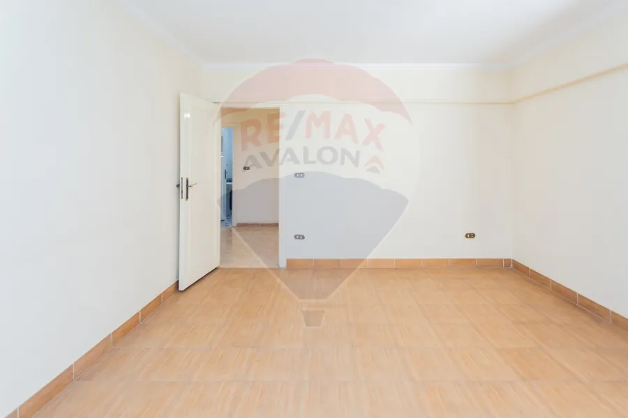 شقه للبيع 149 م سموحة (ابراج السرايا امام جرين بلازا)