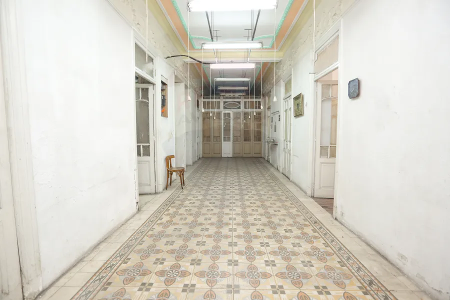 Mezzanine 400m for rent Camp Chezar (Port Saied St.)