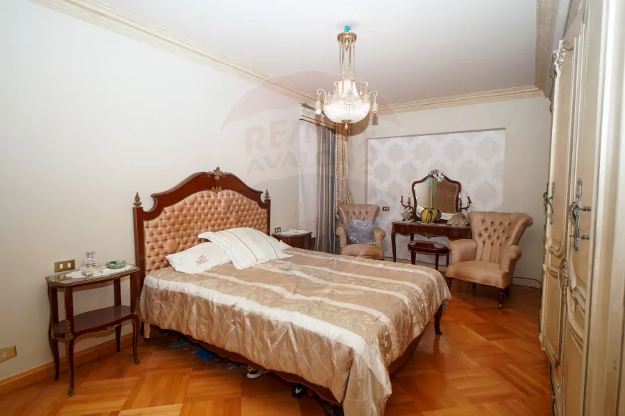 شقة للبيع 270 م سموحة (ش ألبرت الأول)