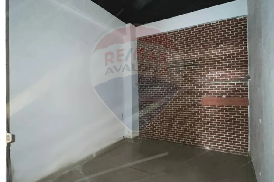 محل للايجار 87 م محرم بك (ش قناة السويس الرئيسي)