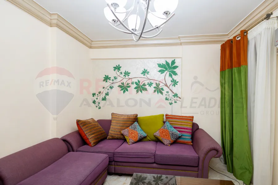 Apartment for sale 200 m Janaklis (steps from Abu Qir St.)