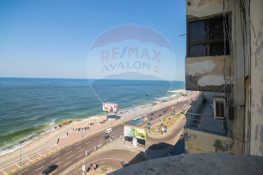 Apartment for sale 250 m Camp Chezar (directly on the sea)
