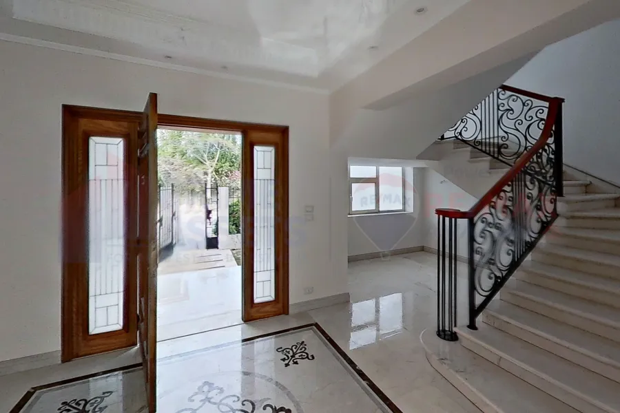 فيلا ستاند الون للبيع 807 م كينج مريوط (اليكس ويست - منطقة انطونيادس)