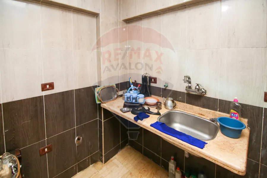 شقه للبيع 100 م كامب شيزار ( متفرع من ش ابو قير)