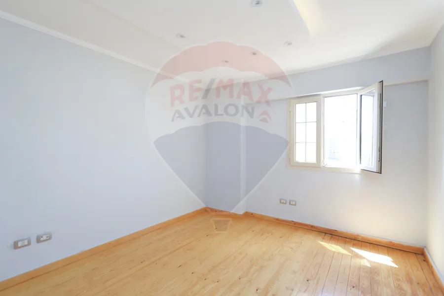 شقة للبيع 155 م سموحة (ش فوزي معاذ الرئيسي)