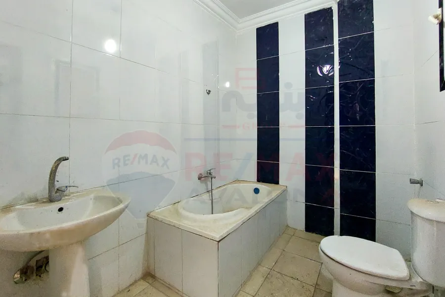 شقة للبيع 140 م سيدي بشر (علي البحر مباشرة) - أول سكن