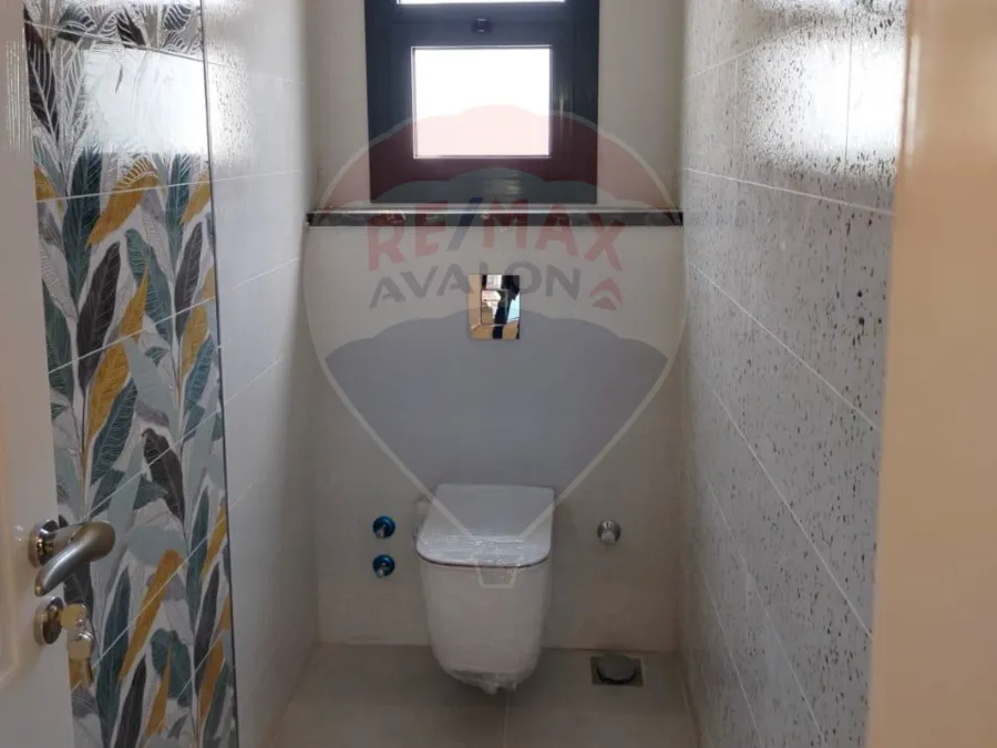 شقة للبيع 290 م سموحة (كريستال تاورز)