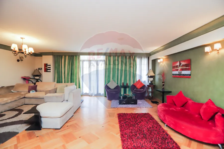 شقة للبيع 210 م سموحة (ش فوزي معاذ)