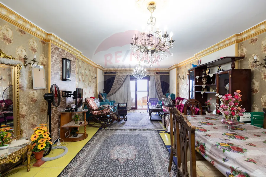 شقة  للبيع 200 م العصافرة (علي البحر مباشرة)