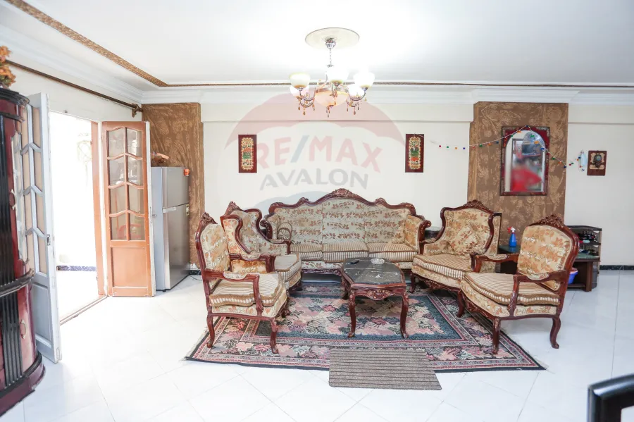 شقه للبيع 165 م كامب شيزار (خطوات من كليه هندسه)