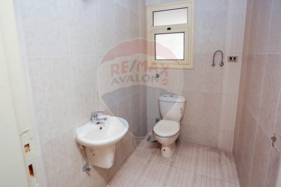 ميزانين للإيجار825 م سموحة (ش فوزى معاذ الرئيسى - خطوات من ميدان على بن أبى طالب)