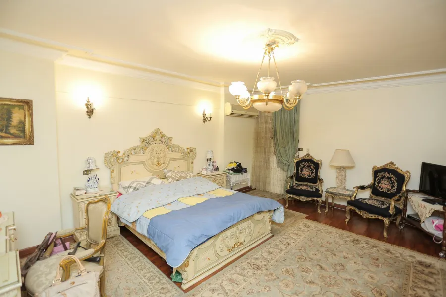 شقة للبيع 277م جليم على الترام مباشرة (ترى البحر)