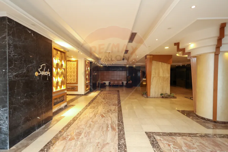 Adminstrative unit for sale 2,300 m Smouha (May 14 Bridge - in front of Green Plaza)