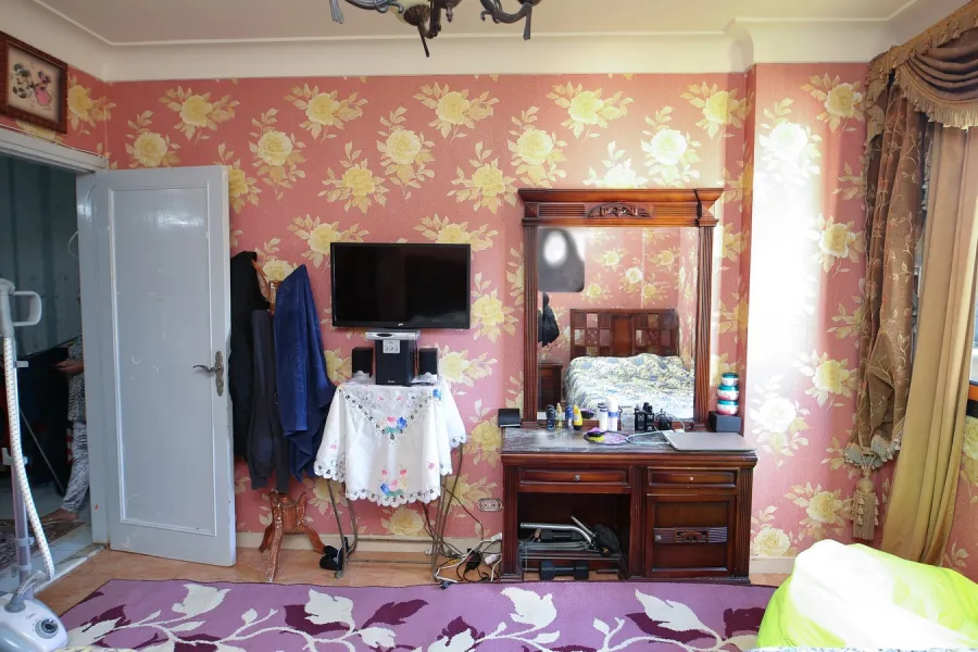 Apartment For Sale 190m Gleem (El-Ezaa St.- Steps From Abou Keir St.)