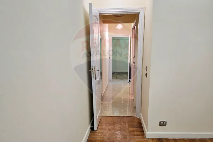 شقه للإيجار 140 م مصطفي كامل (علي الترام مباشرة)