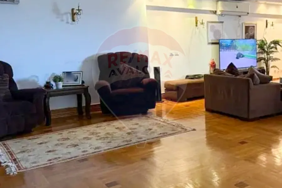 شقه للبيع  600 م لوران ( علي البحر مباشرة - عمارة براند)