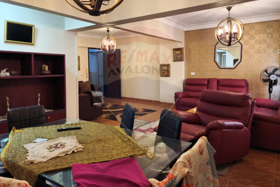 Apartment for sale 114 m net Smouha (directly in front of Zahran Mall)