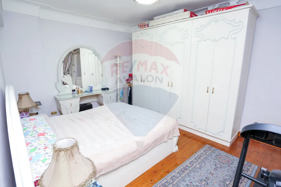 شقة للبيع 235 م جليم ( ش الإذاعة)