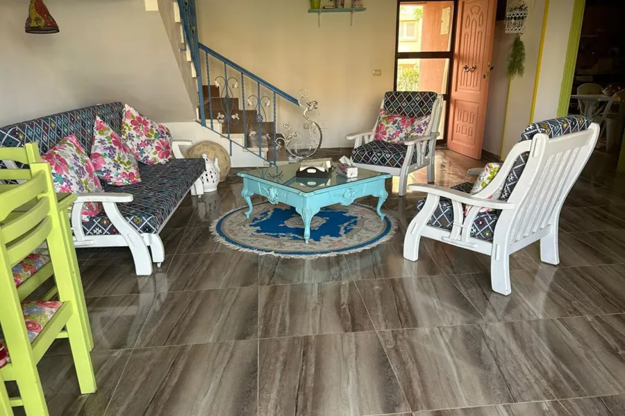 فيلا ستاند الون للبيع (مارسيليا لاند) 300 م مباني