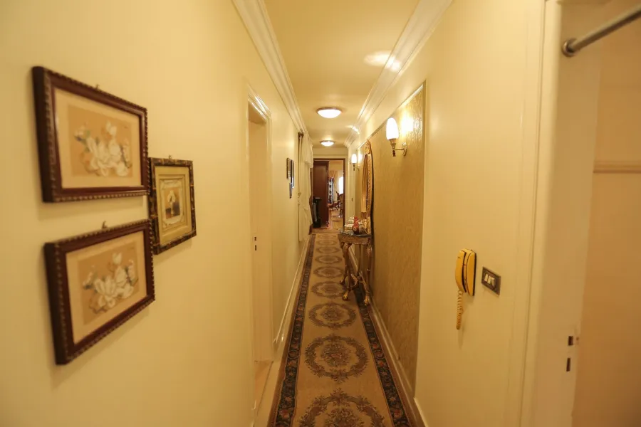 شقة للبيع 277م جليم على الترام مباشرة (ترى البحر)