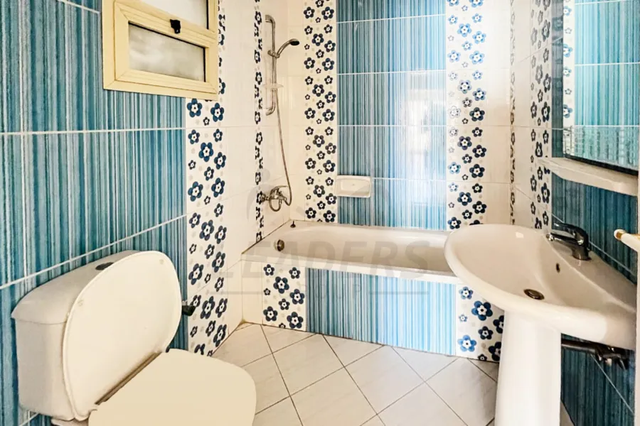 شقة للايجار 186 م سموحه (ش فوزي معاذ)