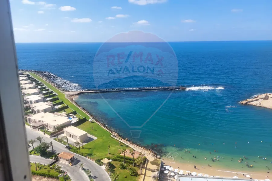 Furnished Apartment for Rent 100m Tharwat (directly on the sea)