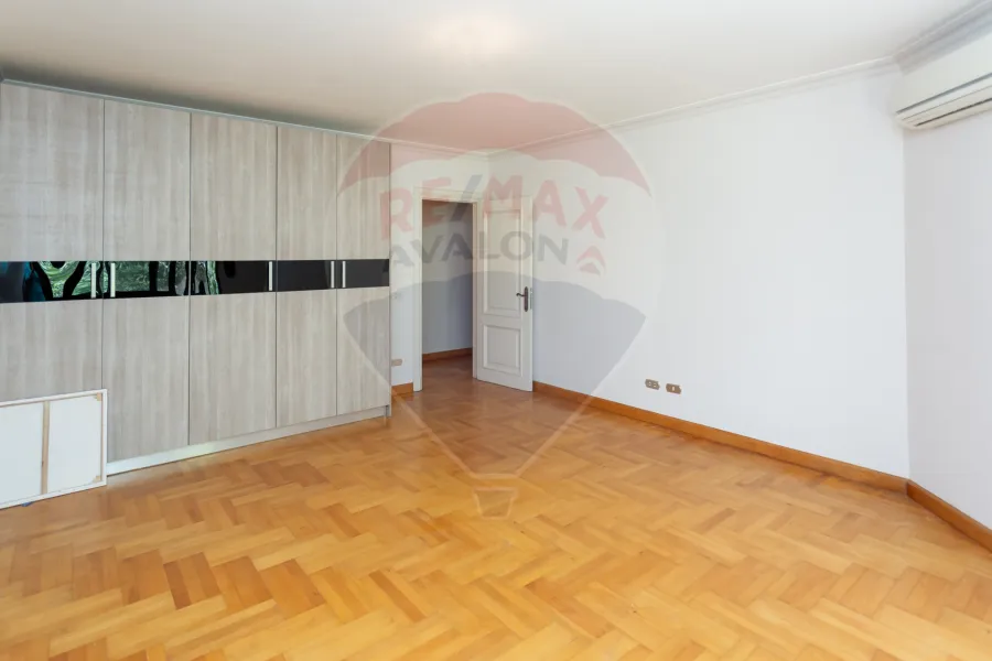 شقة مرخصة للبيع 295 م كفر عبده (متفرع من ش معروف الرصافة)