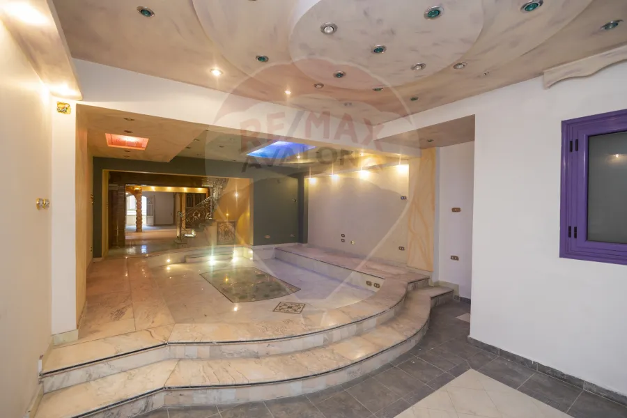 دوبلكس للبيع 300 م ميامي (ش جمال عبد الناصر)