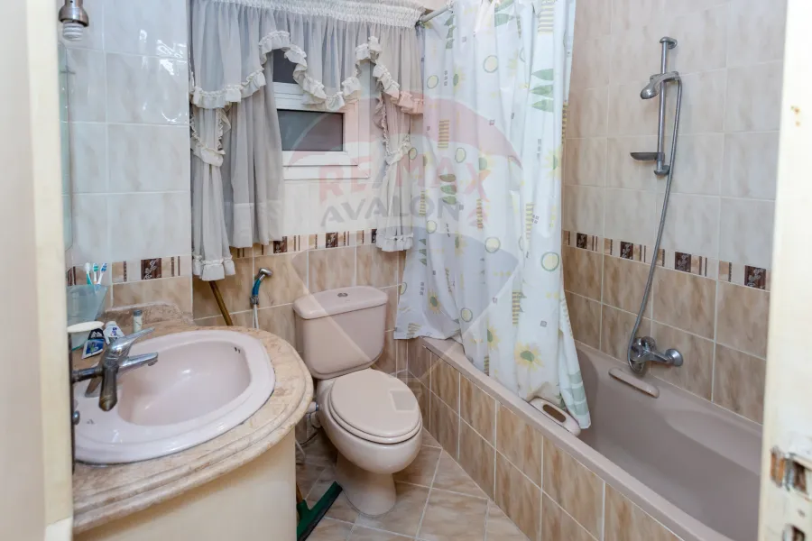 شقة للبيع 175 م السرايا (علي البحر مباشرة)