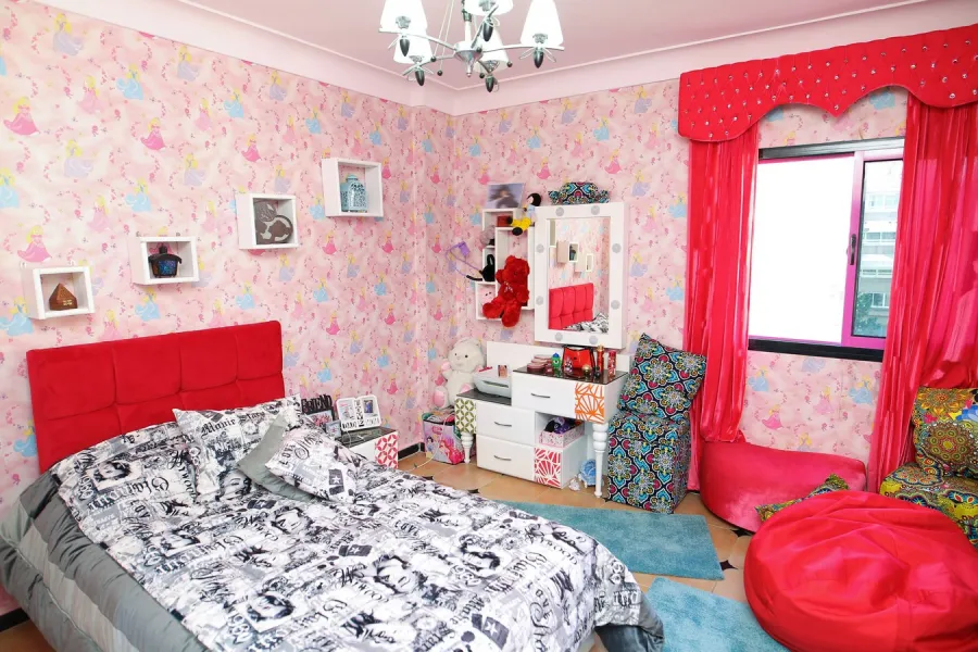 Apartment For Sale 190m Gleem (El-Ezaa St.- Steps From Abou Keir St.)