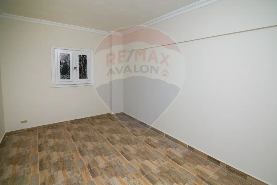 شقة للبيع 160 م سموحة (ش مصطفي كامل - خطوات من نادي سموحة)