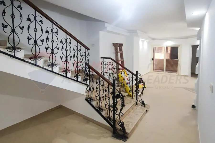 شقه دوبلكس للايجار 210 م استانلي (متفرع من البحر)