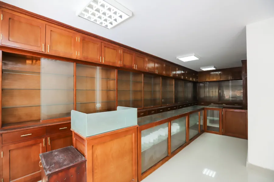 صيدلية للبيع 62 م بولكلي ( ش المصحة)